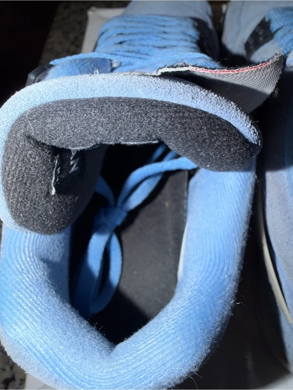 Size 8.5 Jordan 4 Retro University Blue SKU CT8527-400 Used Damaged Box